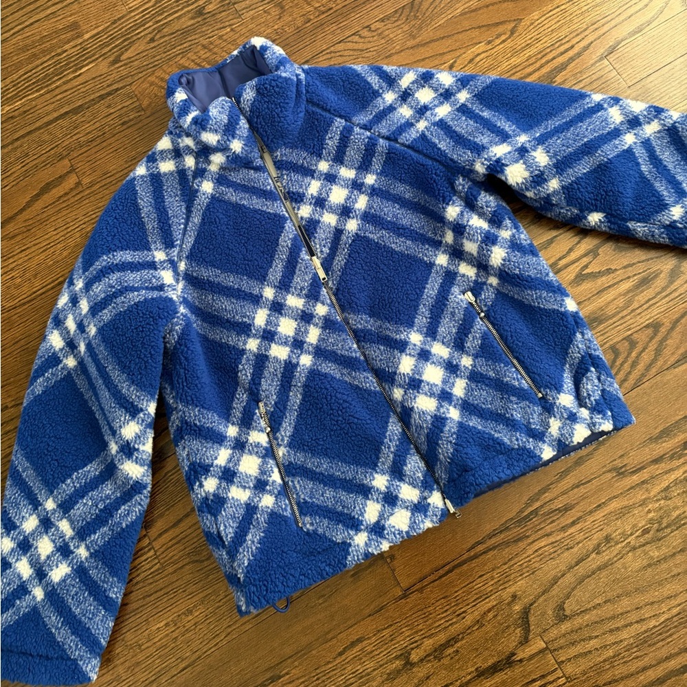 Women’s Burberry Blue Plaid Sherpa Jacket XS
(Reversible)! 100% authentic.